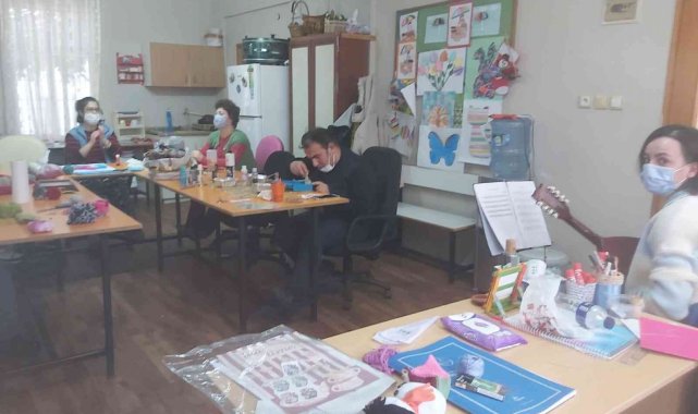 Burhaniye'de özel gençlere mandolin konseri