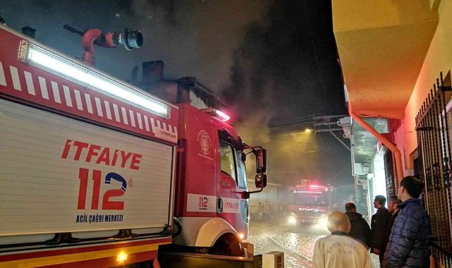 Burhaniye'deki yangında iki aile evsiz kaldı