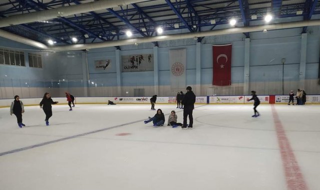Büro Memur-Sen'den çocuklara buz pateni faaliyeti