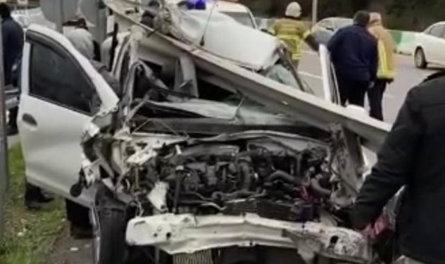 Bursa'da bariyerlere ok gibi saplanan otomobilden burnu bile kanamadan çıktı