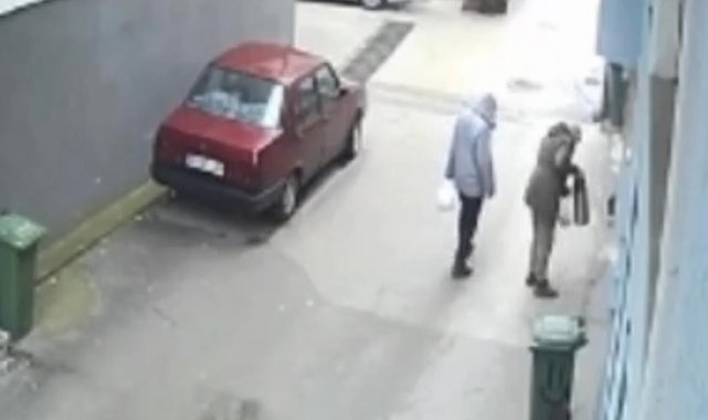 Bursa&#039;da bin lira değerinde termos hırsızlığı kamerada