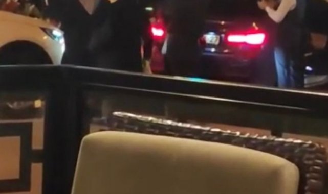 Bursa'da düğün konvoyu yolu kapattı, gelin oynadı