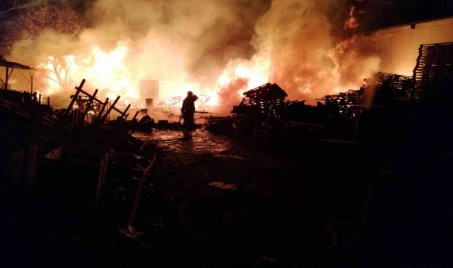 Bursa'da geri dönüşüm fabrikasında korkutan yangın