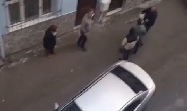 Bursa'da kaza sonrası meydana gelen kavga kameralara yansıdı