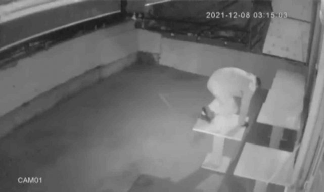 Bursa'da sakar hırsız kamerada