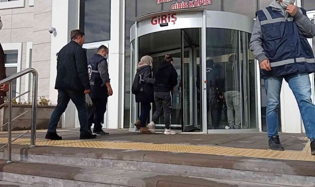 Bursa'da yakalanan 5 hırsız adliyeye sevk edildi