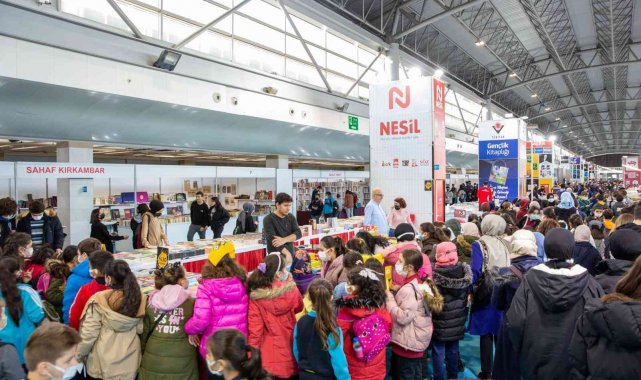 Bursa'nın kitapla buluşması sürüyor