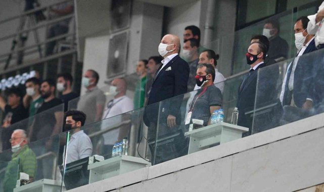 Bursaspor Başkanı Hayrettin Gülgüler: "Başarısız bir ilk yarı geçirdiğimiz 2021'i geride bırakmanın mutluluğunu yaşıyoruz"