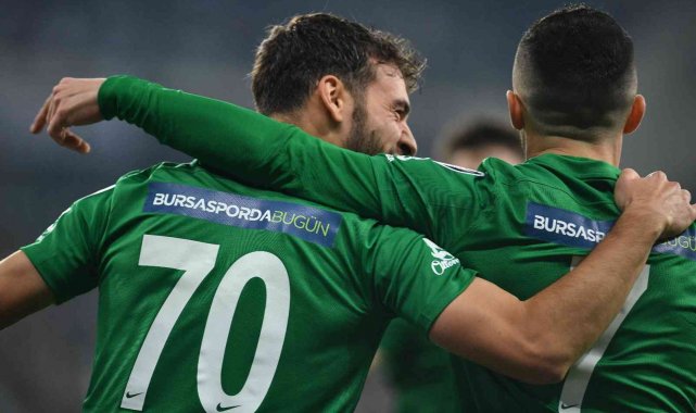 Bursaspor sahasında Royal Hastanesi Bandırmaspor'u konuk ediyor