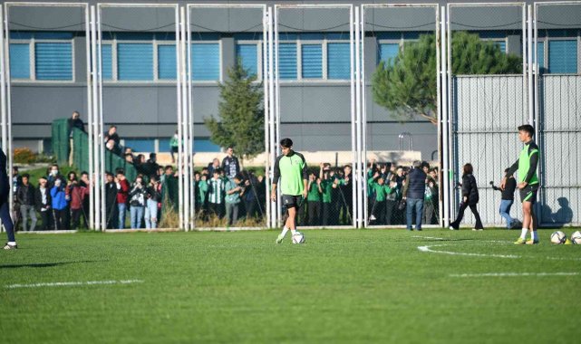 Bursaspor taraftara açık antrenman gerçekleştirdi