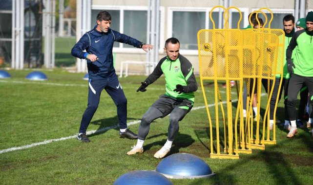 Bursaspor'da Menemenspor maçı hazırlıkları sürüyor
