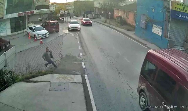 Burun buruna geldiği hırsızları yakalamak için canını tehlikeye attı, onları kovaladı