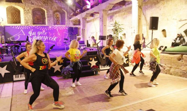 Büyükçekmece&#039;de en uzun gece müzik ve dansla dolu dolu geçti