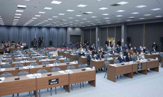 Büyükşehir Belediye Meclisi yeterli çoğunluğa ulaşamadı, toplantı ertelendi