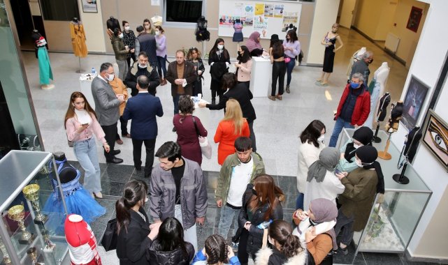 ÇAKÜ'de yılsonu dokuma sergisi açıldı