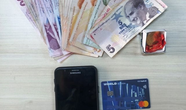 Çaldığı kredi kartı ile alışverişi kısa sürdü