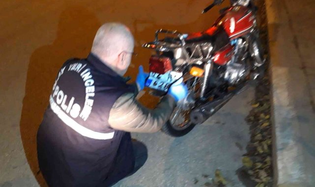 Çalıntı motosiklet terk edilmiş halde bulundu