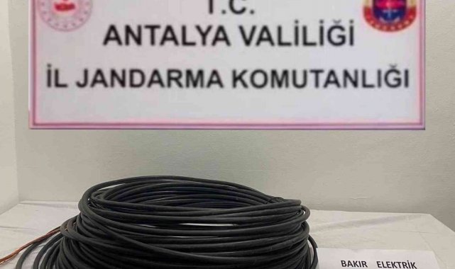 Çalıştığı iş yerinden 500 metre elektrik kablosu çaldı