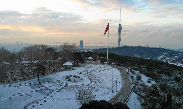 Çamlıca Tepesi beyaza büründü