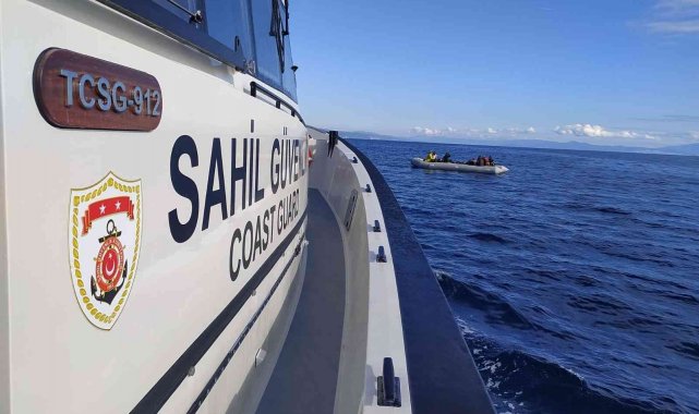 Çanakkale açıklarında 52 düzensiz göçmen kurtarıldı
