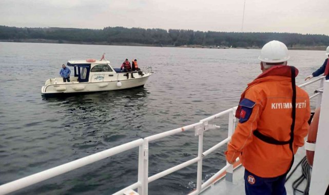 Çanakkale Boğazı'nda arızalanan tekne kurtarıldı