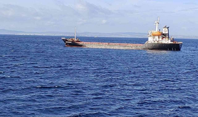 Çanakkale Boğazı&#039;nda makine arızası yapan gemi kurtarıldı