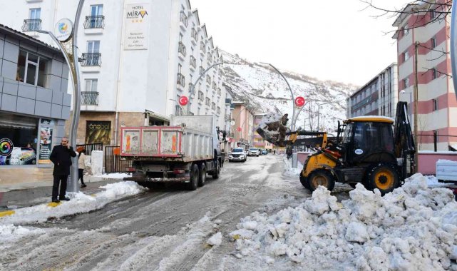 Çatak'ta kar temizliği çalışmaları