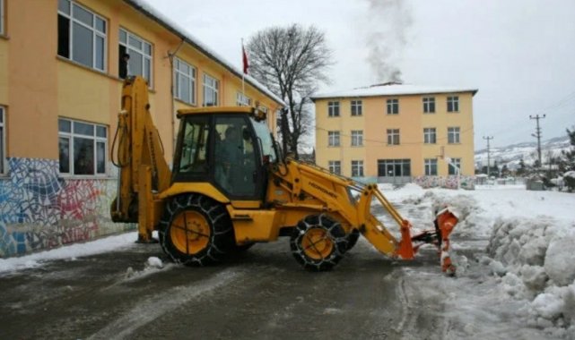 Çaydeğirmeni&#039;nde kar temizleme çalışmaları devam ediyor