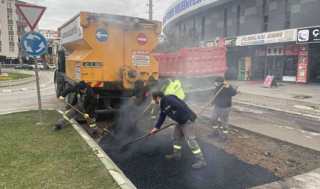 Çayırova&#039;da asfalt yama çalışması