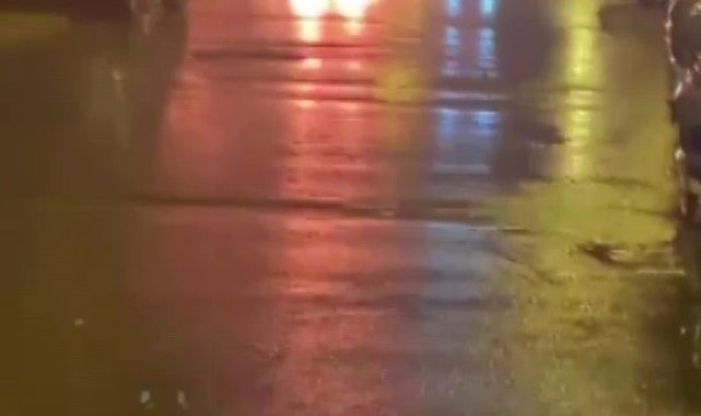 Çekmeköy'de park halindeki araç alev alev yandı