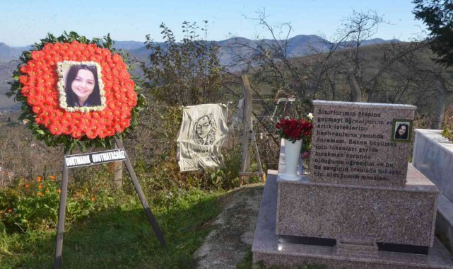 Ceren Özdemir, vefatının ikinci yılında mezarı başında anıldı