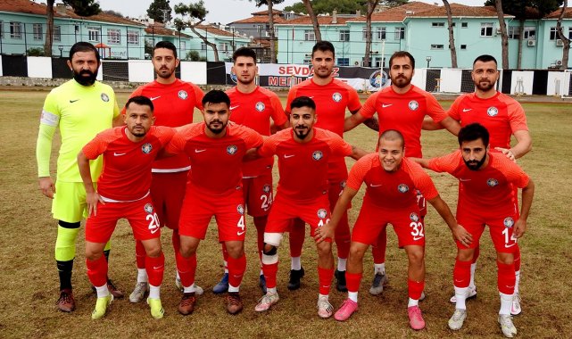 Çeşme Belediyespor 15 puanla lider