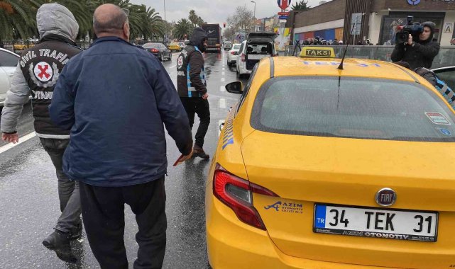 Ceza yiyen taksiciden polise ve gazetecilere tepki: "Sanki mafya yakaladınız"