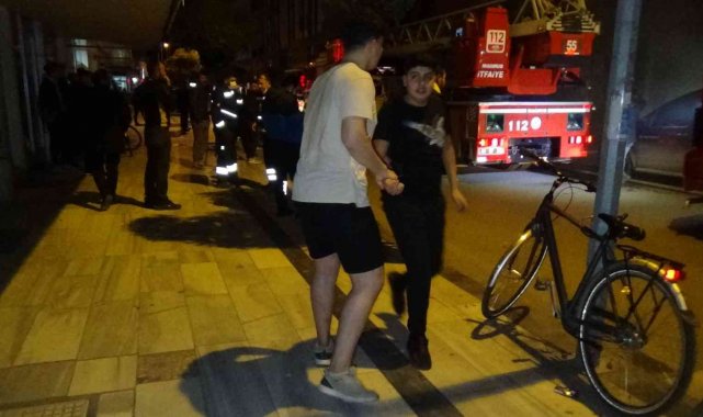 Çiçekçide yangın çıktı, mahalleli kendini sokağa attı