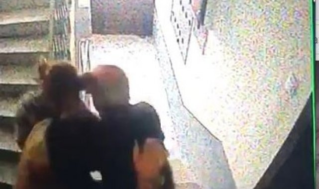 Çift aylarca tehdidine maruz kaldıklarını iddia ettikleri komşularının bıçaklı saldırısına uğradı