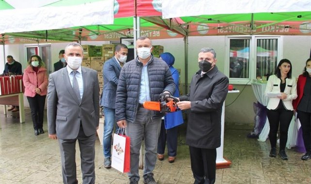 Çiftçilere budama ekipmanları dağıtıldı
