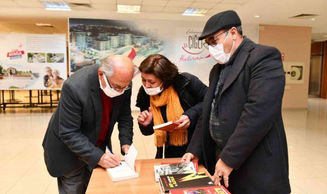 Çiğlili edebiyatseverler Fakir Baykurt imza gecesinde buluştu