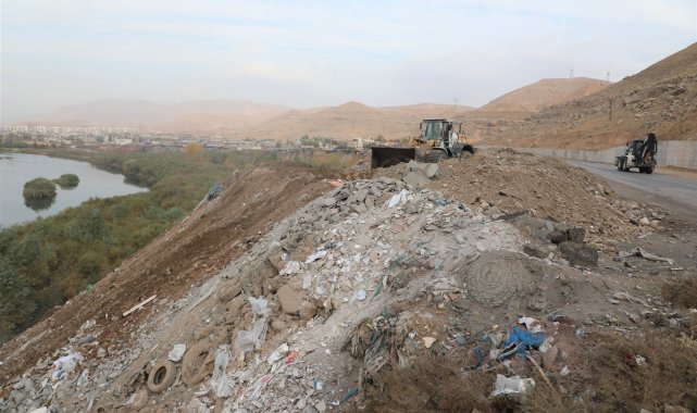 Cizre Belediyesi, ilçedeki moloz kirliliğinin önüne geçiyor
