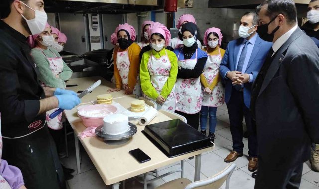 Cizreli kadınlara pasta yapım ve sunumu kursu açıldı