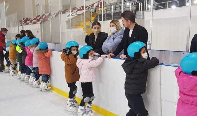 Çocuk Akademisi öğrencileri buz pateni ile tanıştı