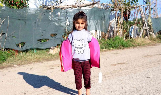 Çocukların mont ve bot mutluluğu