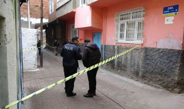 Çocuklarını eski eşinden isteyen baba, boşandığı eşinin kocası tarafından silahla vuruldu