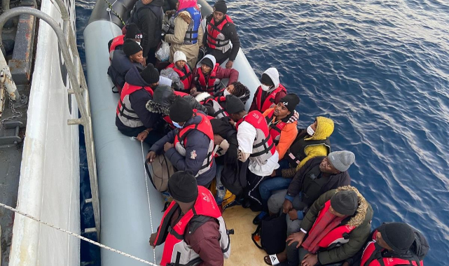 Çoluk çocuk demeden denizin ortasına bıraktılar.