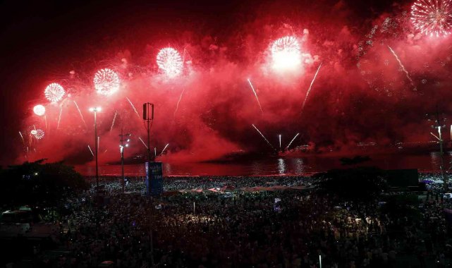 Copacabana Plajı'ndaki dünyaca ünlü yılbaşı kutlamasına Omicron engeli