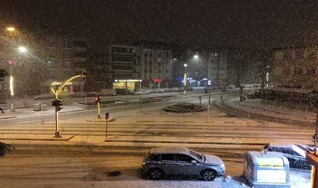 Çorum'da beklenen kar yağışı başladı