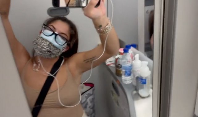 Covid-19 testi pozitif çıkan yolcu, kendini uçak tuvaletinde 5 saat izole etti