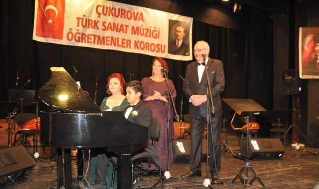 Çukurova Öğretmenler Korosu, Öğretmenler Haftası'nda sahne aldı