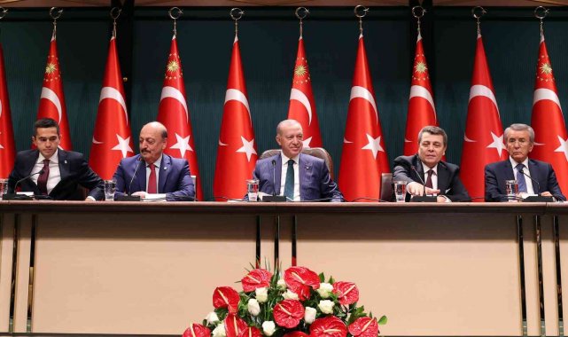 Cumhurbaşkanı Erdoğan: "2022 yılında asgari ücretin en alt rakamı 4 bin 250 lira olarak uygulanacaktır"