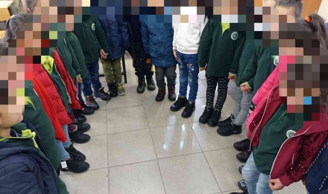 Çüngüş Çaybaşı Köyü Derneği'nden öğrencilere kışlık bot yardımı