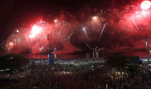 Daha önce iptal edilen Copacabana Plajı&#039;ndaki dünyaca ünlü yılbaşı kutlamasına yeşil ışık